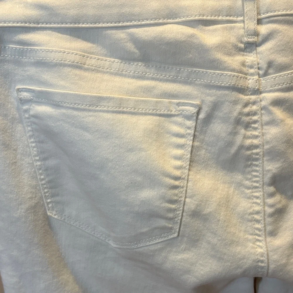 Apt. 9 Women's White Cuffed Capri Jeans Size 12 - Picture 5 of 10